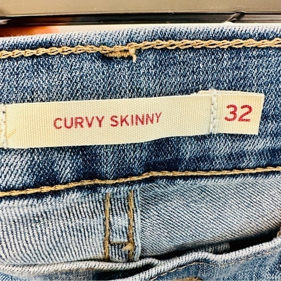 Levi's Curvy Distressed Mid-Rise Skinny Jeans Size: 32 or Size: 14 - Picture 4 of 5